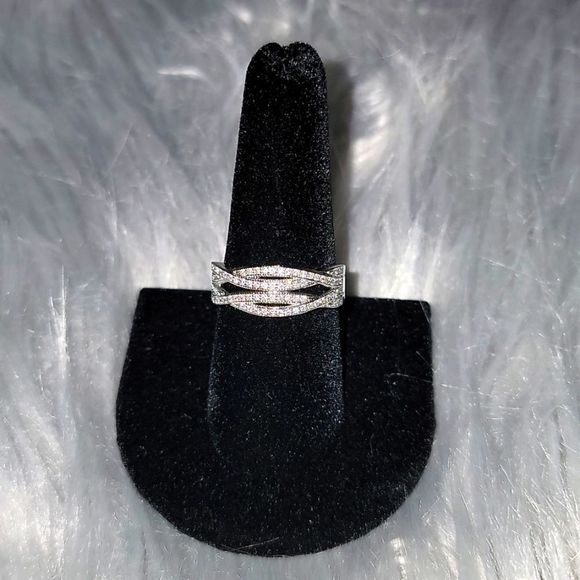 925 Sterling Silver Ring, US 8 - Picture 2 of 2